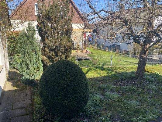 Ausblick von der Küche in den Garten