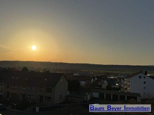 Ausblick über das Leinetal mit Sonnenuntergang