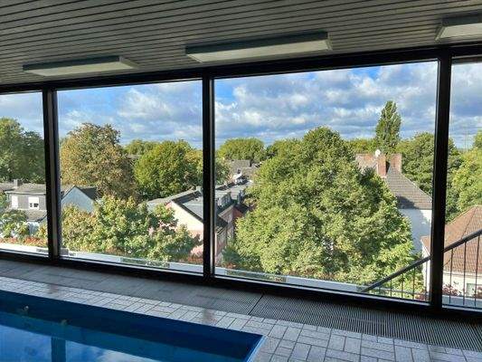 Blick aus dem Poolbereich