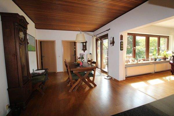 8 - Esszimmer mit Zugang zur Terrasse