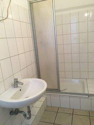 Badezimmer mit Dusche