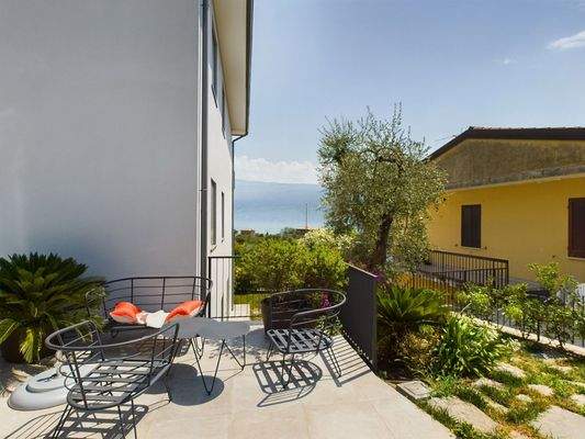 Terrasse mit Seeblick im 1.OG