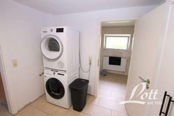 Flur mit HWR EG-Wohnung