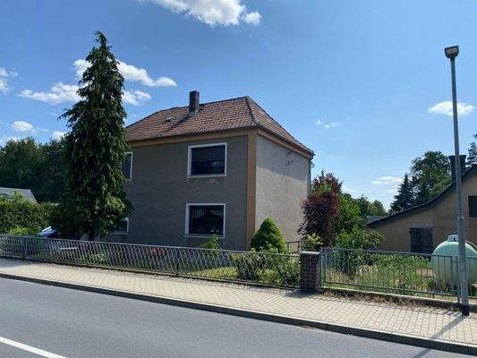 Straßenseite Blick Süd-Ost