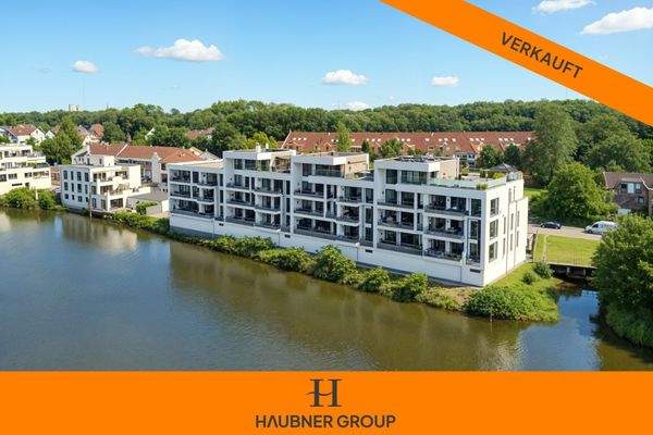 Drohnenansicht vom Wasser