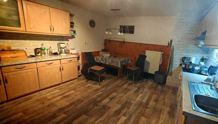 Küche Hauptwohnung.jpg