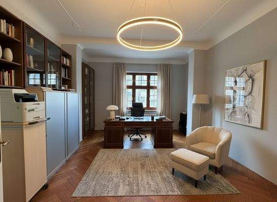 Arbeitszimmer (KI-generierte Einrichtung)