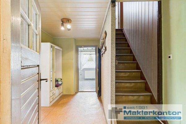 Diele EG/Treppe zum OG