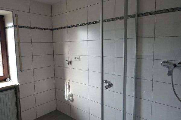 ...Dusche u. WM-Anschluss