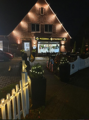 Repräsentative Hausansicht mit klarer Architektur und gepflegtem Erscheinungsbild