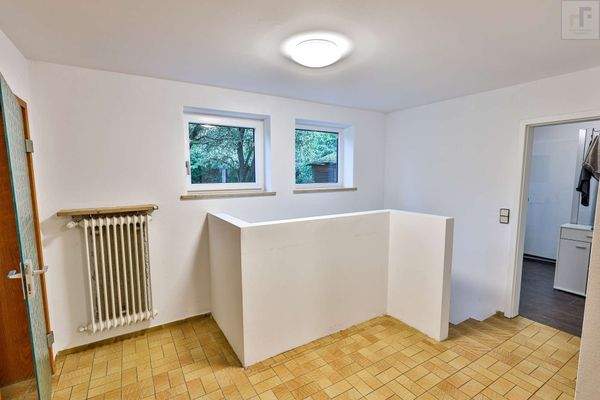 EG Flur und Kellerabgang