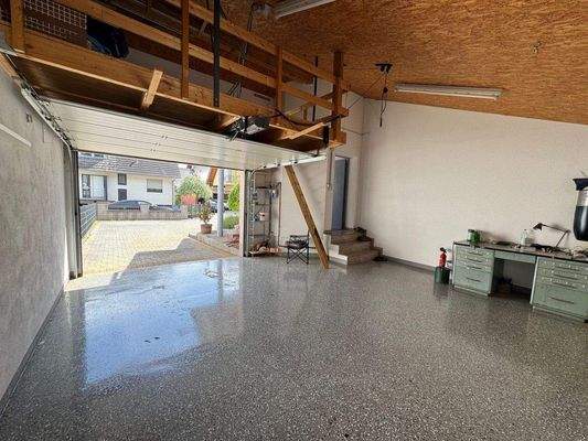 geräumige Doppelgarage .jpg