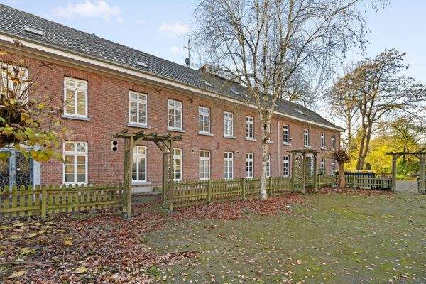 Ansicht mit Biergarten