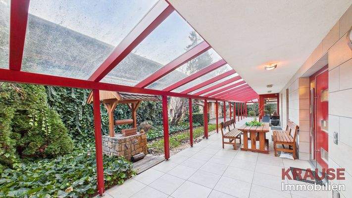 Überdachte Terrasse Eingangsbereich