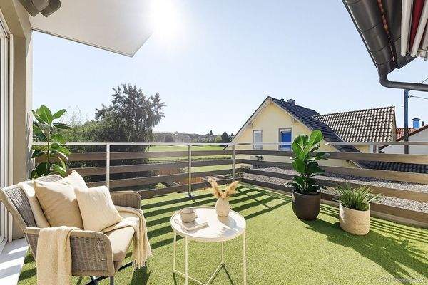 Der Sonnenbalkon mit Blick ins Güne (Wohnbeispiel)