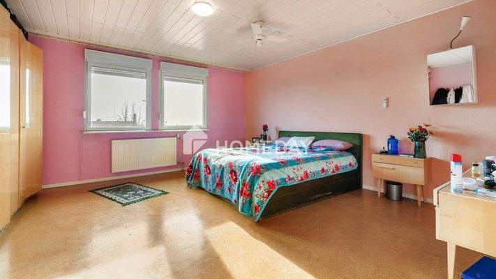 1. OG Elternschlafzimmer 1