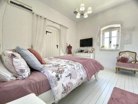 Wunderschön Renovierte Villa mit Meer- und Bergblick zum Verkauf in Xirosterni