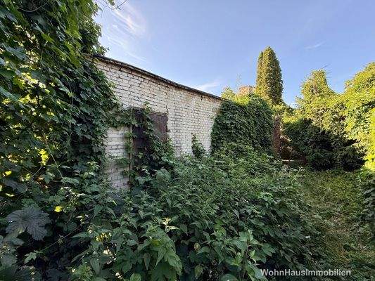 Zuweg nach hinten auf der rechten Seite