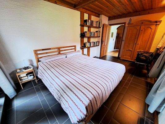 Zweites Schlafzimmer im Obergeschoß_A.jpg