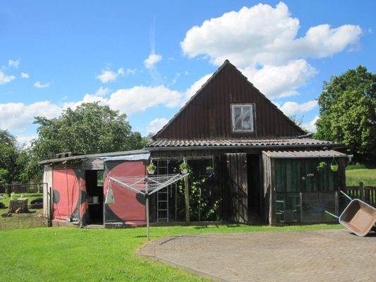 Nebengebäude mit Hühnerstall