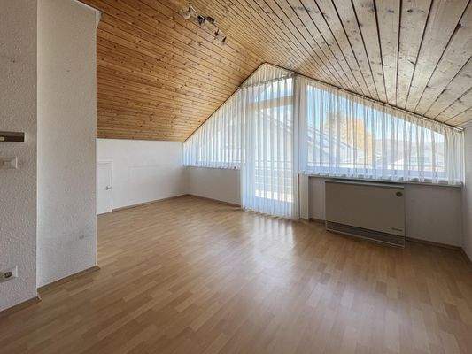 Kinderzimmer mit Zugang auf den Balkon DG