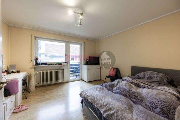 Schlafzimmer 3 OG mit Balkonzugang