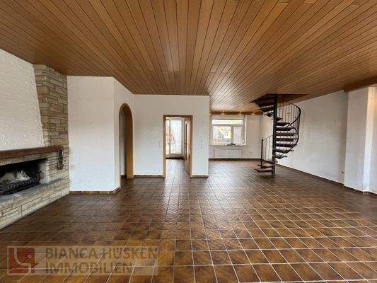 1.OG Wohnesszimmer mit Kamin