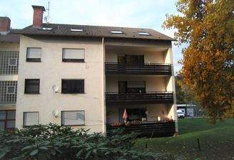 südlicher Hauszugang mit Balkon