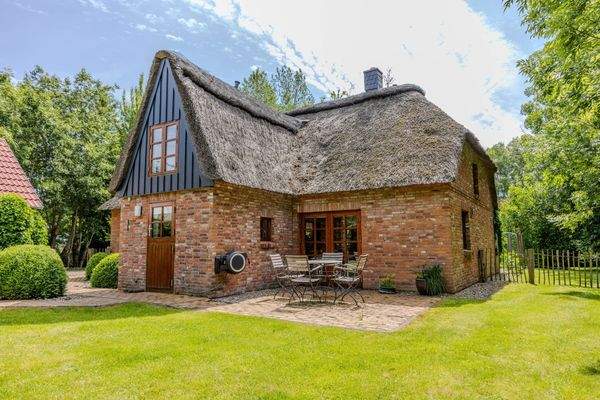 Reetdachhaus im Grünen