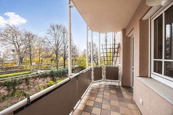 Balkon mit Blick in den Hesperidengarten