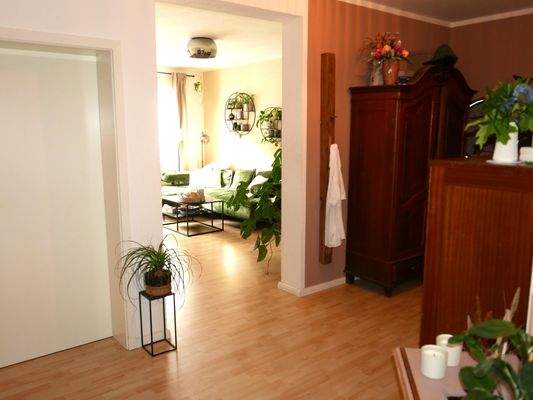 Diele mit Übergang zum Wohnbereich 1. OG