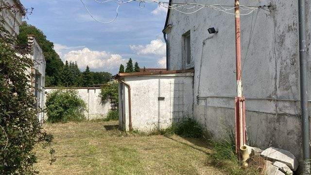 Rückansicht mit Kellereingang