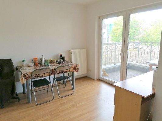 WE 2, Wohnzimmer mit Balkon