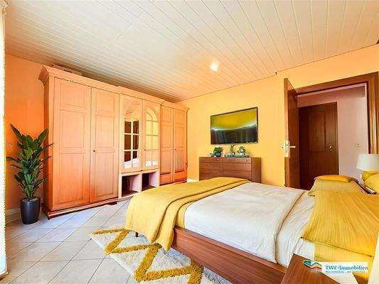 Elternschlafzimmer / EG