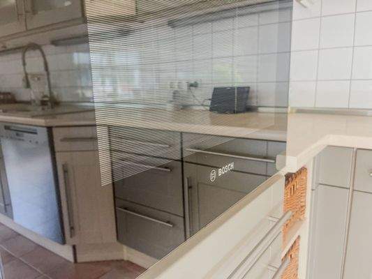 Modern mit hochwertigen Geräten