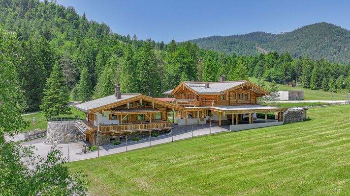 KITZIMMO-Zwei Luxuschalets mit Panoramablick in Top-Ruhelage kaufen - Immobilien Steinberg Tirol.