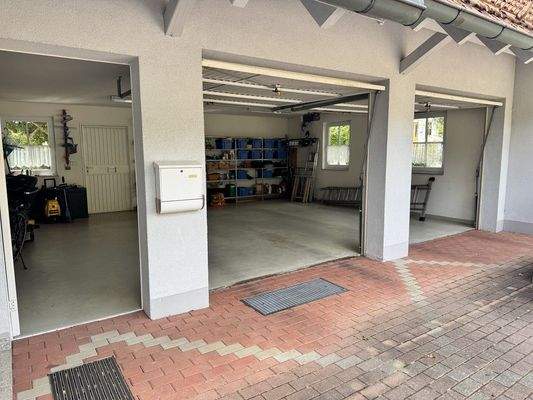 große Doppelgarage