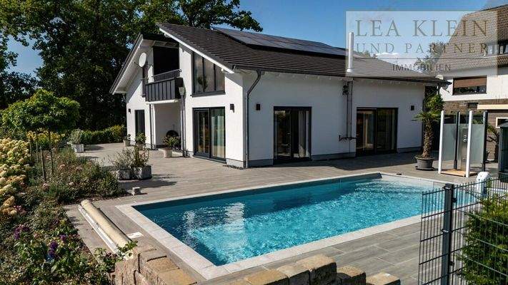 seitliche Gartenansicht