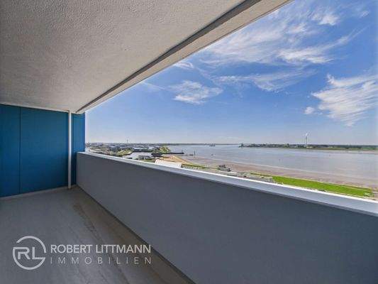 Balkon mit Hafenblick