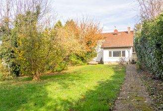 Blick auf das Haus aus dem Garten