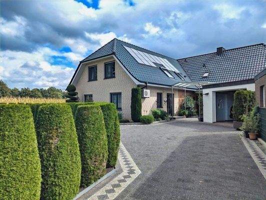 Eingang + Garage - Dachgeschosswohnung