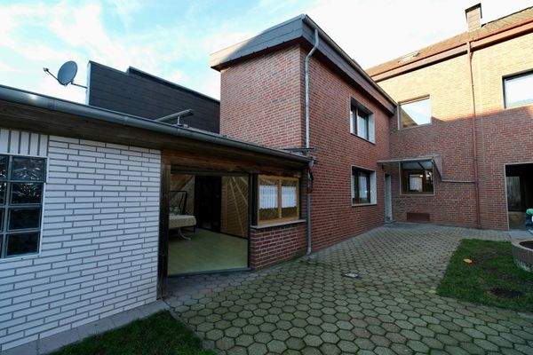 Rückansicht mit Anbau