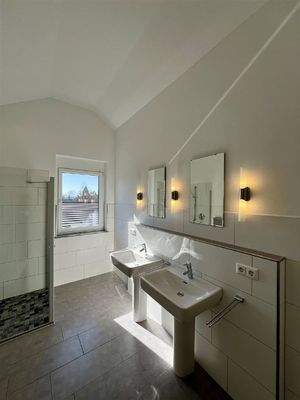 Helles Tageslichtbad DG