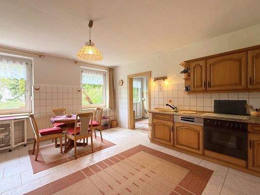 geräumige Einbauküche