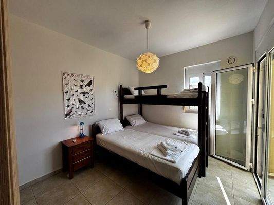 Kreta, Panormos: Apartment im ersten Stock in einer Wohnanlage zu verkaufen