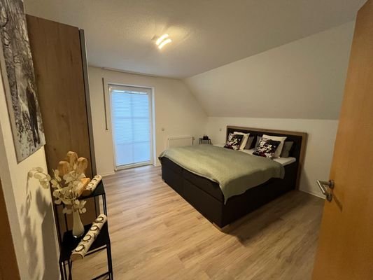 Elternschlafzimmer mit Balkon