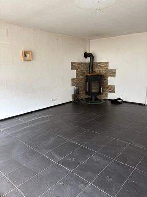 Wohnzimmer mit Kamin