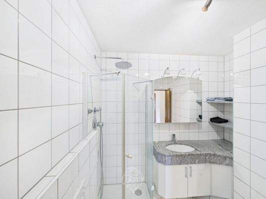 Haus rechts, EG: Duschbad