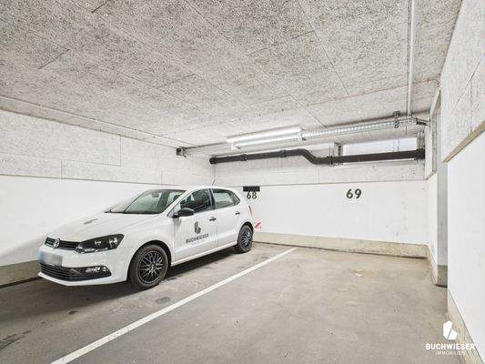 gepflegte, helle Tiefgarage