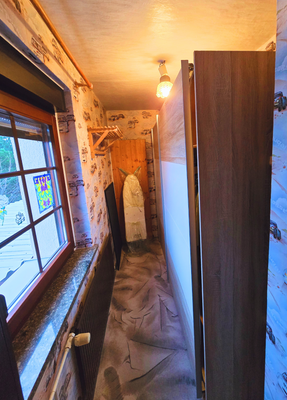 begehbarer Kleiderschrank bzw. kleines Kinderzimmer im  Dachgeschoss.png